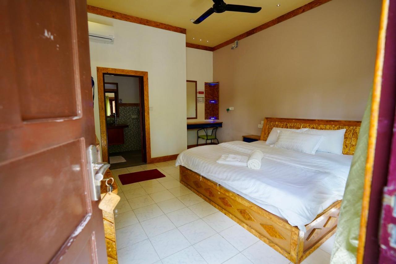 Veli Beach Inn Mathiveri Exterior photo
